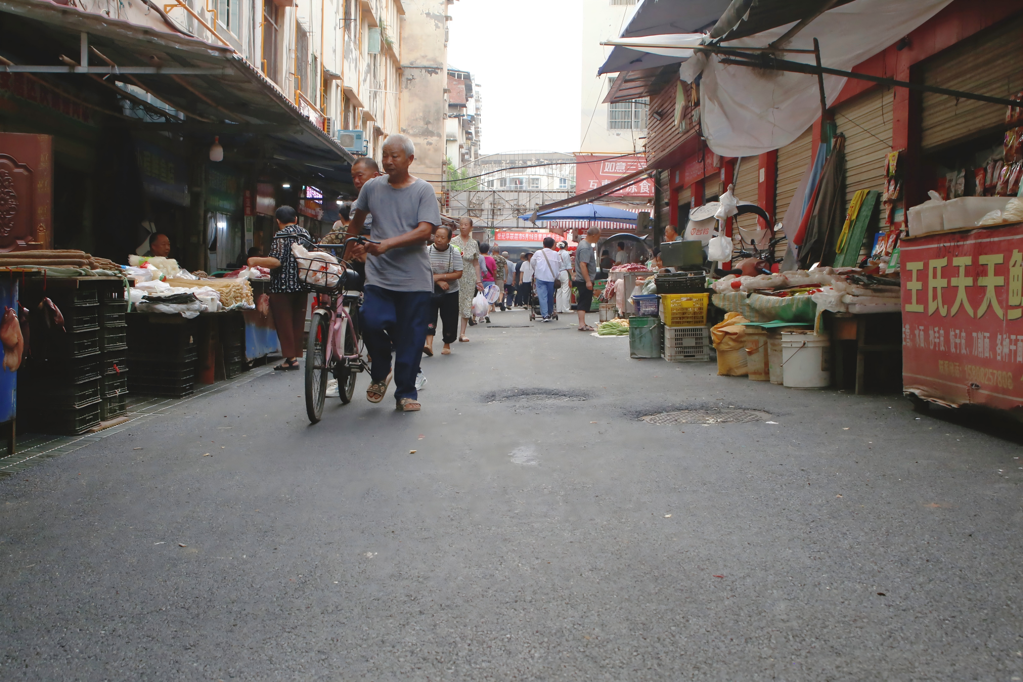 效率革命見(jiàn)行動(dòng) |“小市場(chǎng)”內(nèi)部道路升級(jí)改造完成！買(mǎi)菜更舒適了